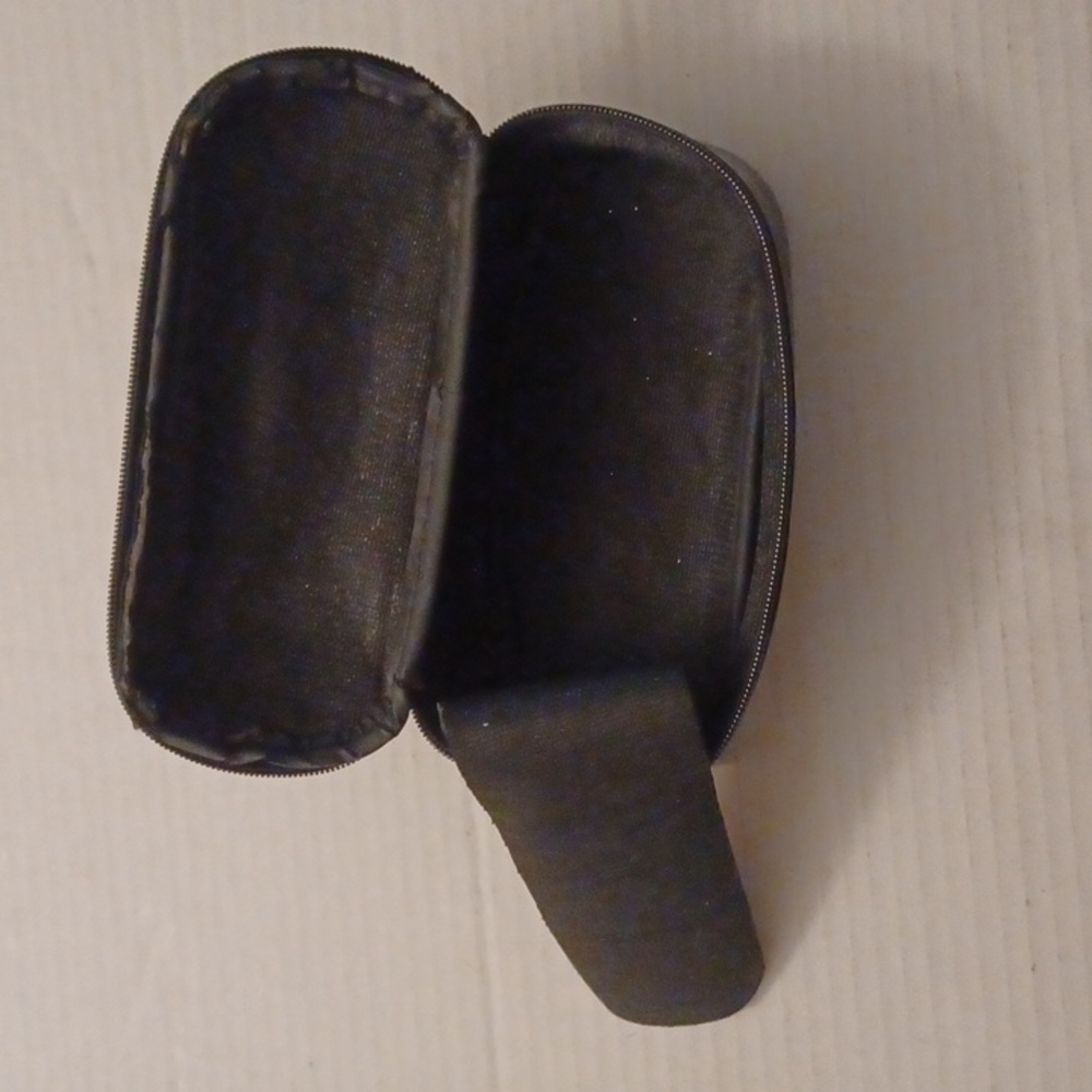 4/$40 Remington Shaver Case - Picture 3 of 4